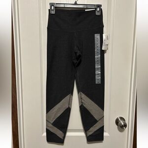 Old Navy Women’s Black and Gray Leggings NWT - size Medium